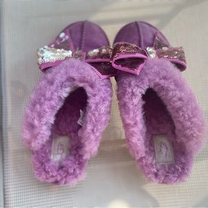 UGg slippers